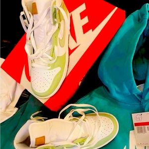 Nike retro 1 size 10 Nike teal green XL hoodie and Nike XL T-shirt